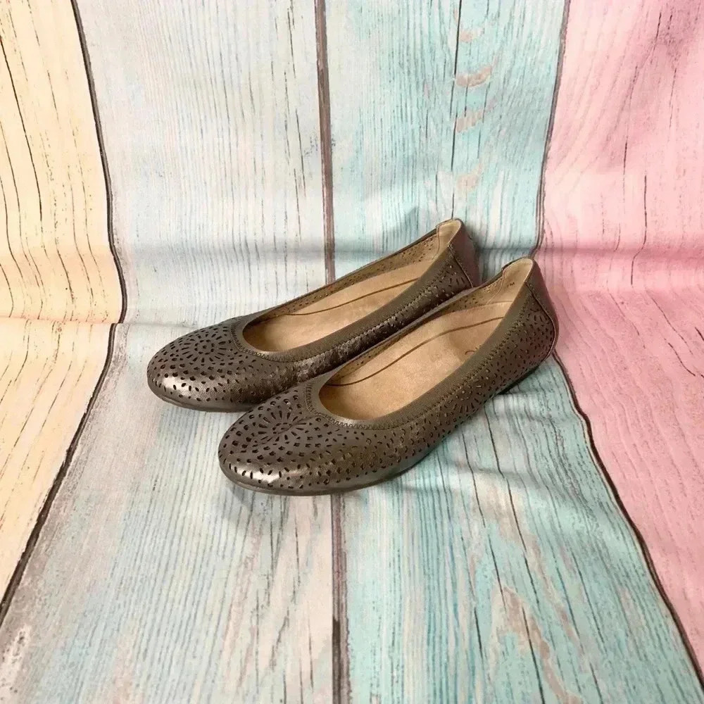 Metallic gray Vionic ballet flats size 7